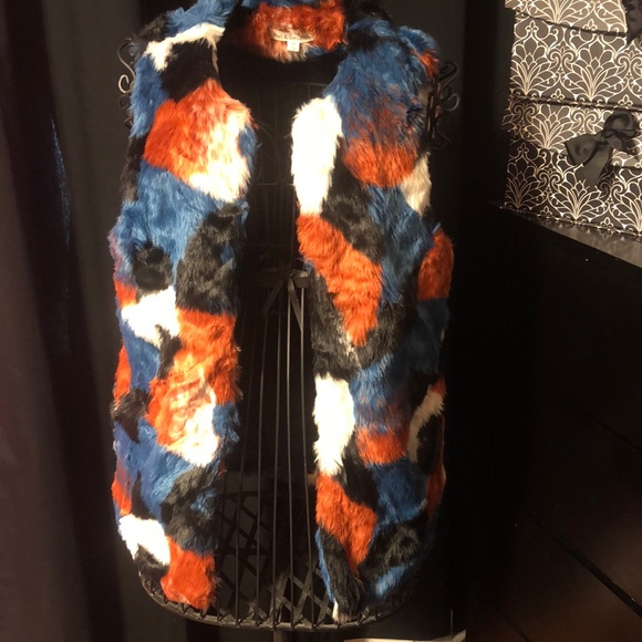 Vest - Picture 1 of 3